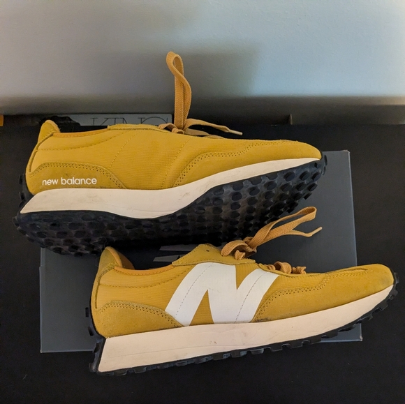 New Balance yellow/gold 327s (9.5) - Picture 6 of 7